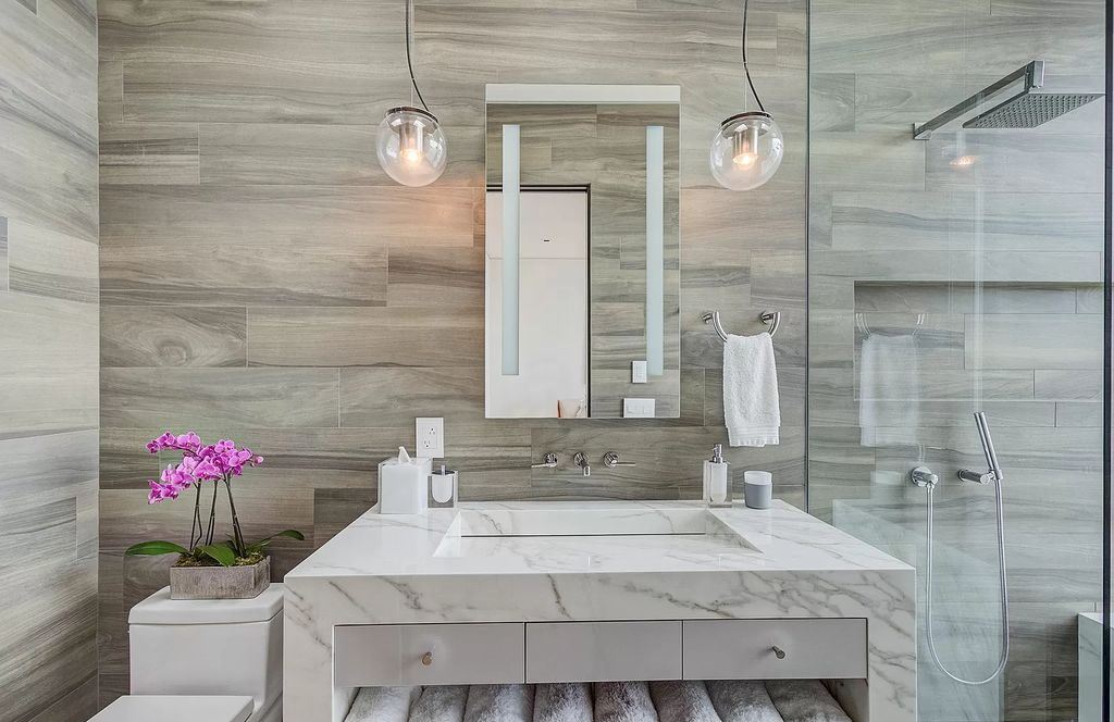 The Home in La Jolla, a undeniable showpiece estate perfectly positioned to enjoy the natural seascape and sea animals and highlights ocean views from every room is now available for sale. This home located at 5740 Dolphin Pl, La Jolla, California