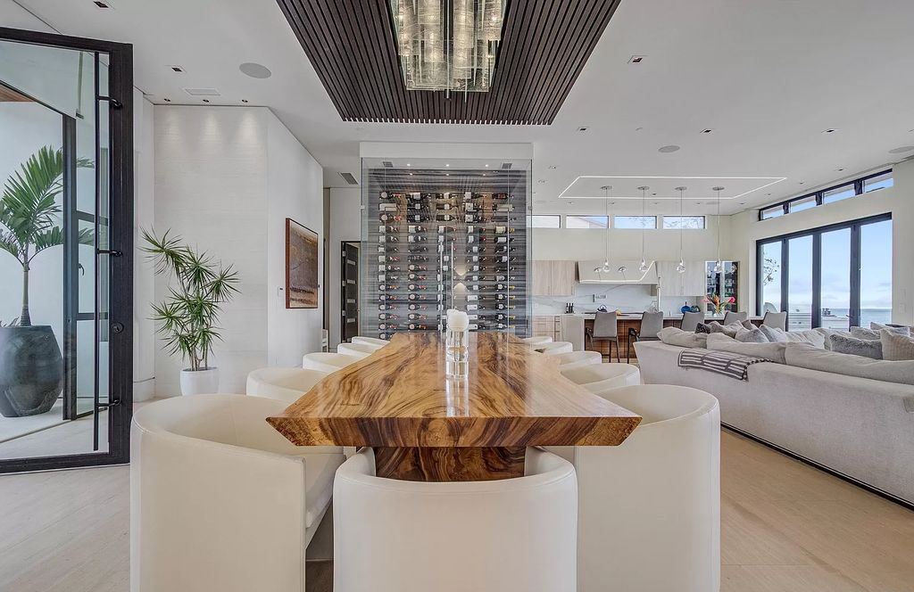 The Home in La Jolla, a undeniable showpiece estate perfectly positioned to enjoy the natural seascape and sea animals and highlights ocean views from every room is now available for sale. This home located at 5740 Dolphin Pl, La Jolla, California