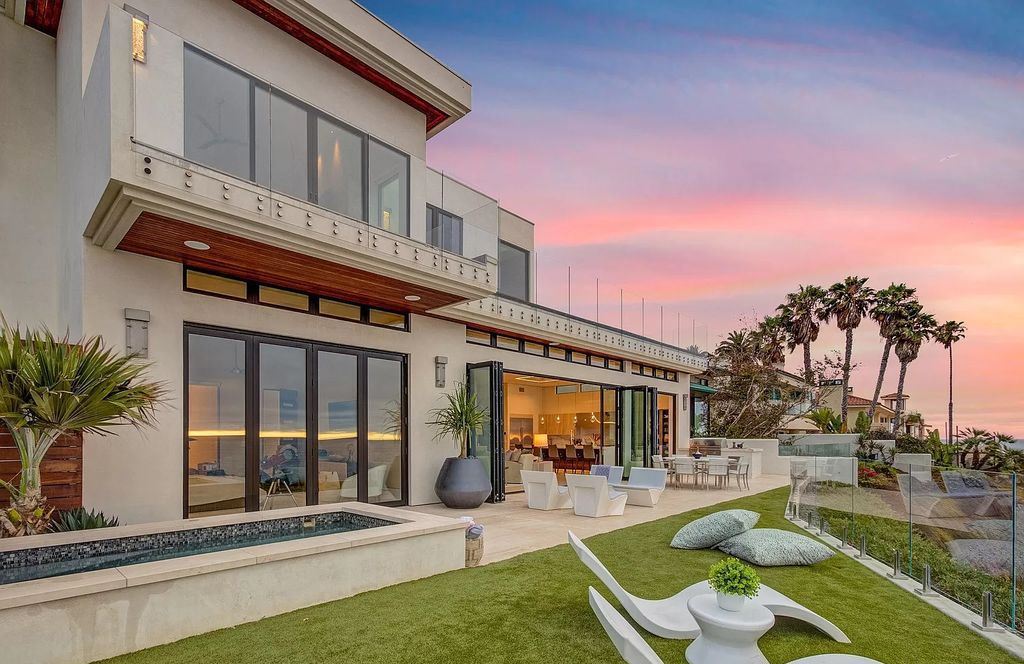 The Home in La Jolla, a undeniable showpiece estate perfectly positioned to enjoy the natural seascape and sea animals and highlights ocean views from every room is now available for sale. This home located at 5740 Dolphin Pl, La Jolla, California