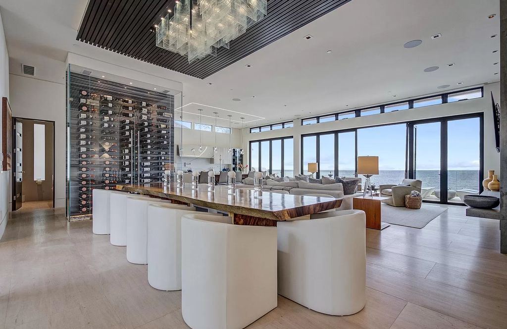 The Home in La Jolla, a undeniable showpiece estate perfectly positioned to enjoy the natural seascape and sea animals and highlights ocean views from every room is now available for sale. This home located at 5740 Dolphin Pl, La Jolla, California
