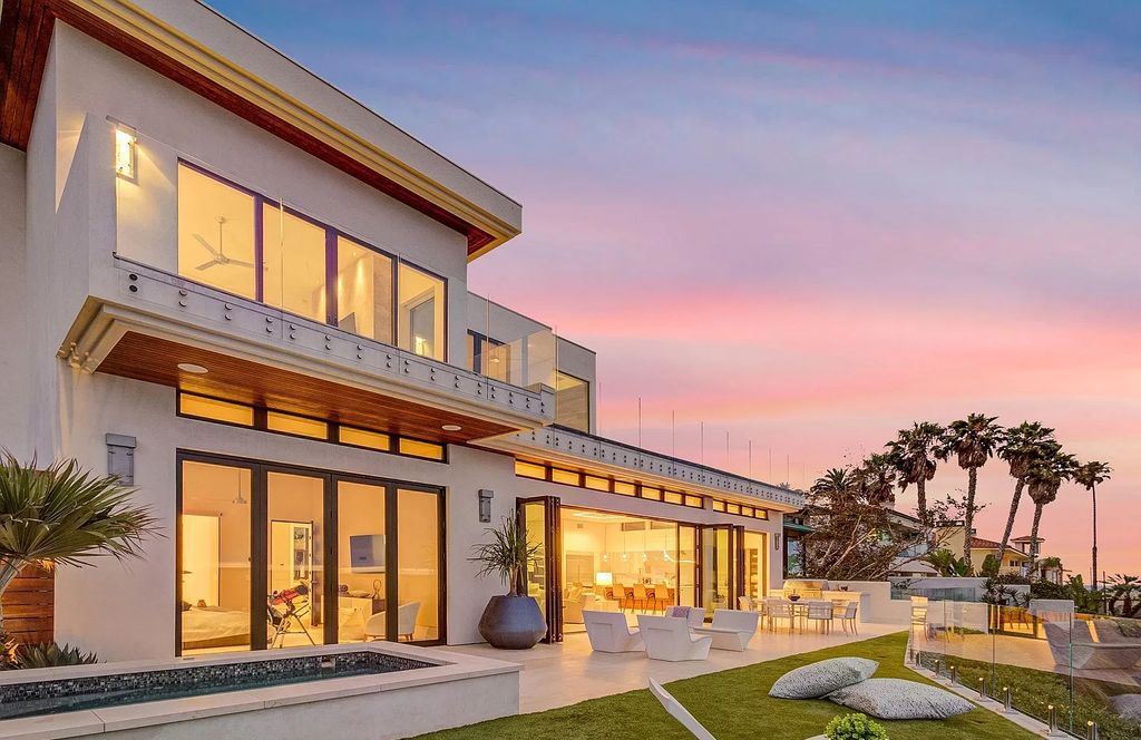 The Home in La Jolla, a undeniable showpiece estate perfectly positioned to enjoy the natural seascape and sea animals and highlights ocean views from every room is now available for sale. This home located at 5740 Dolphin Pl, La Jolla, California