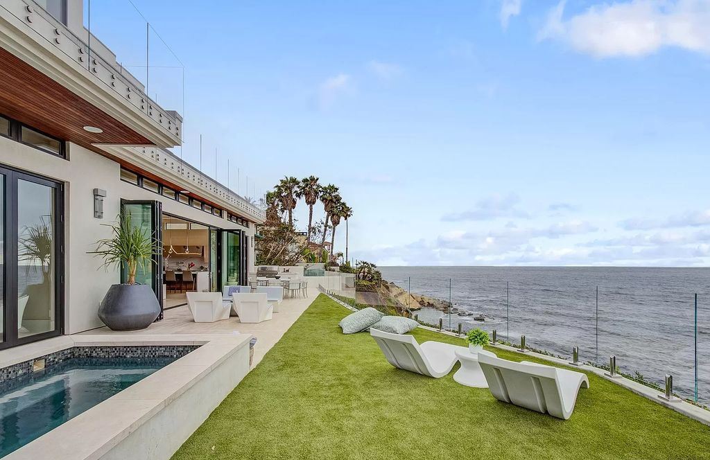 The Home in La Jolla, a undeniable showpiece estate perfectly positioned to enjoy the natural seascape and sea animals and highlights ocean views from every room is now available for sale. This home located at 5740 Dolphin Pl, La Jolla, California