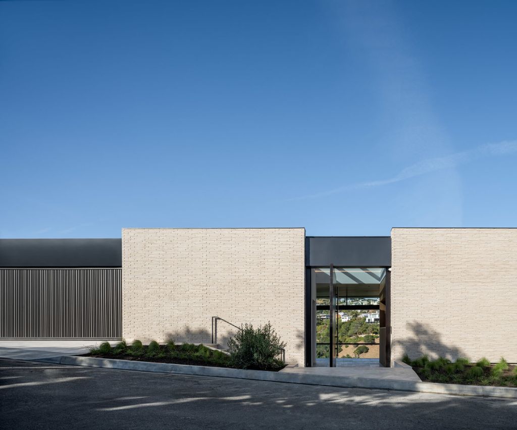 The Home in Los Angeles is a brand new modern mansion designed by Vantage Design Group features the finest finishes, incredible volume, and jetliner views now available for sale. This home located at 11630 Moraga Ln, Los Angeles, California
