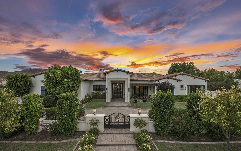 The Home in Paradise Valley, a beautifully transitional style residence offers gorgeous finishes and high quality craftsmanship and a resort-like backyard. This home located at 9236 N 53rd Pl, Paradise Valley, Arizona.