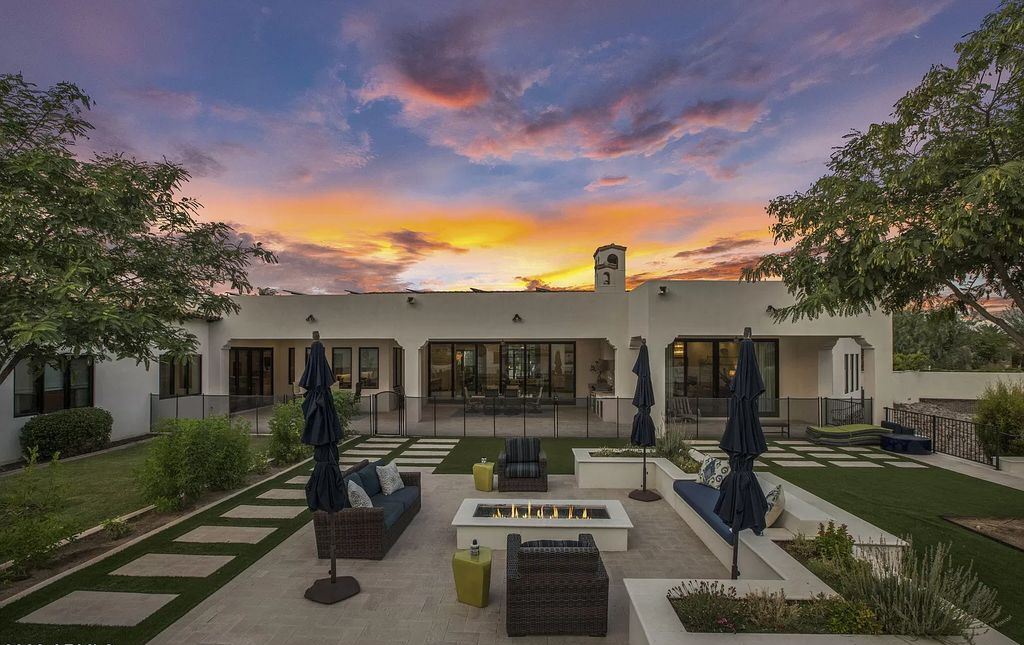 The Home in Paradise Valley, a beautifully transitional style residence offers gorgeous finishes and high quality craftsmanship and a resort-like backyard. This home located at 9236 N 53rd Pl, Paradise Valley, Arizona.