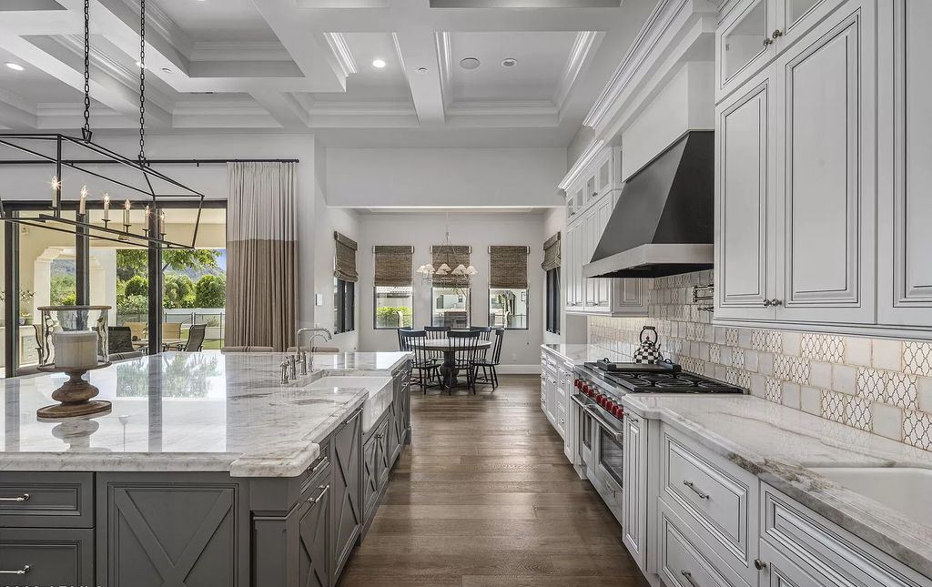 The Home in Paradise Valley, a beautifully transitional style residence offers gorgeous finishes and high quality craftsmanship and a resort-like backyard. This home located at 9236 N 53rd Pl, Paradise Valley, Arizona.