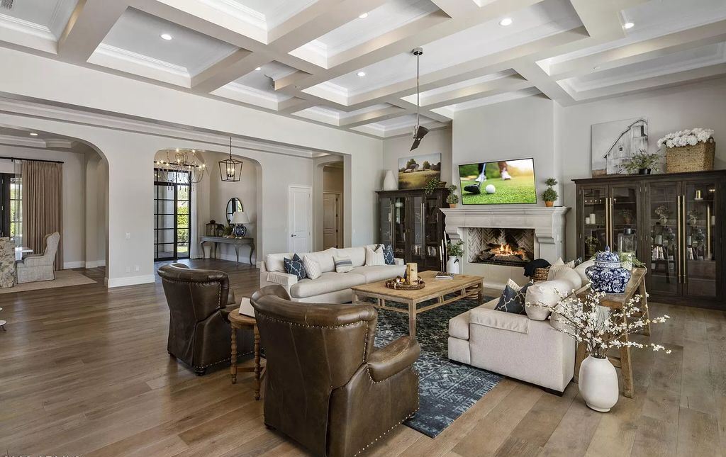 The Home in Paradise Valley, a beautifully transitional style residence offers gorgeous finishes and high quality craftsmanship and a resort-like backyard. This home located at 9236 N 53rd Pl, Paradise Valley, Arizona.