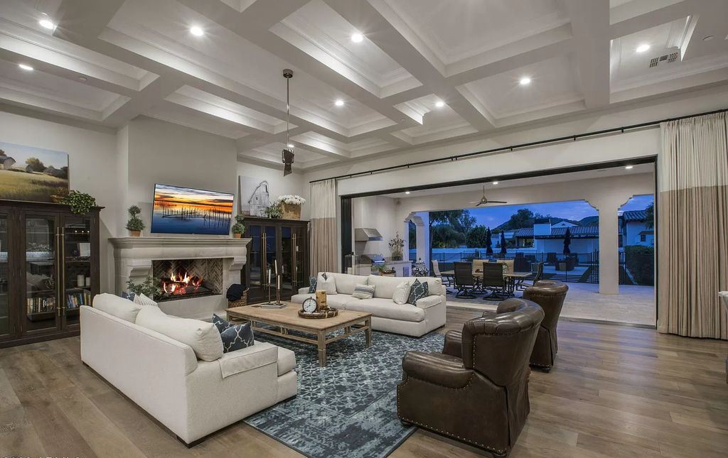 The Home in Paradise Valley, a beautifully transitional style residence offers gorgeous finishes and high quality craftsmanship and a resort-like backyard. This home located at 9236 N 53rd Pl, Paradise Valley, Arizona.