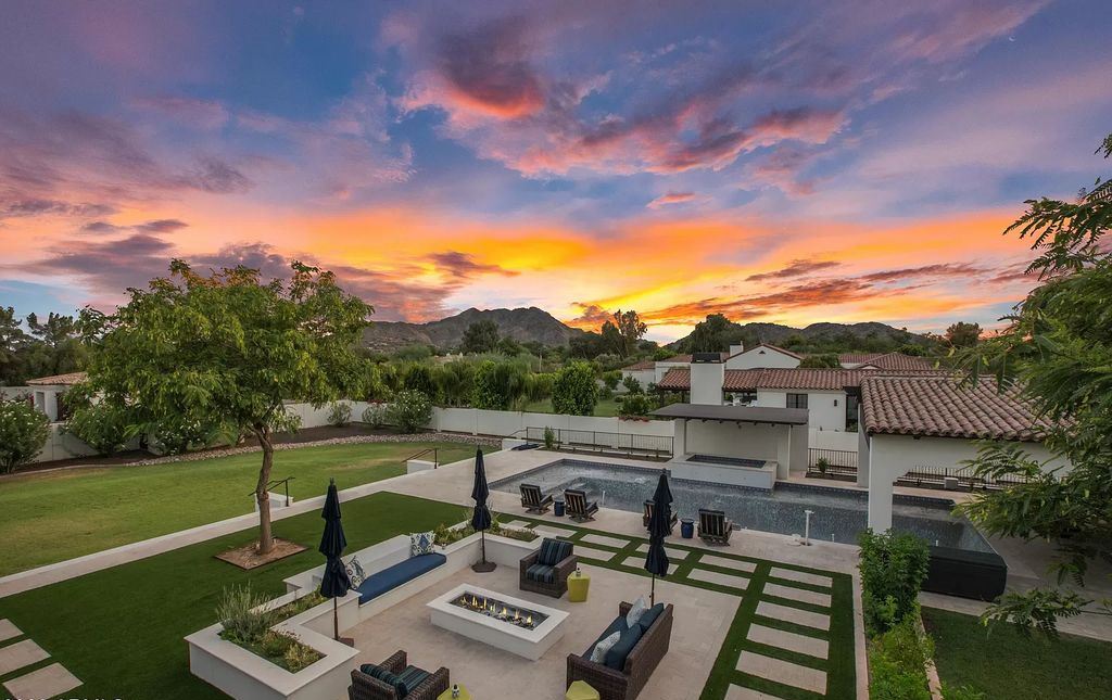 The Home in Paradise Valley, a beautifully transitional style residence offers gorgeous finishes and high quality craftsmanship and a resort-like backyard. This home located at 9236 N 53rd Pl, Paradise Valley, Arizona.