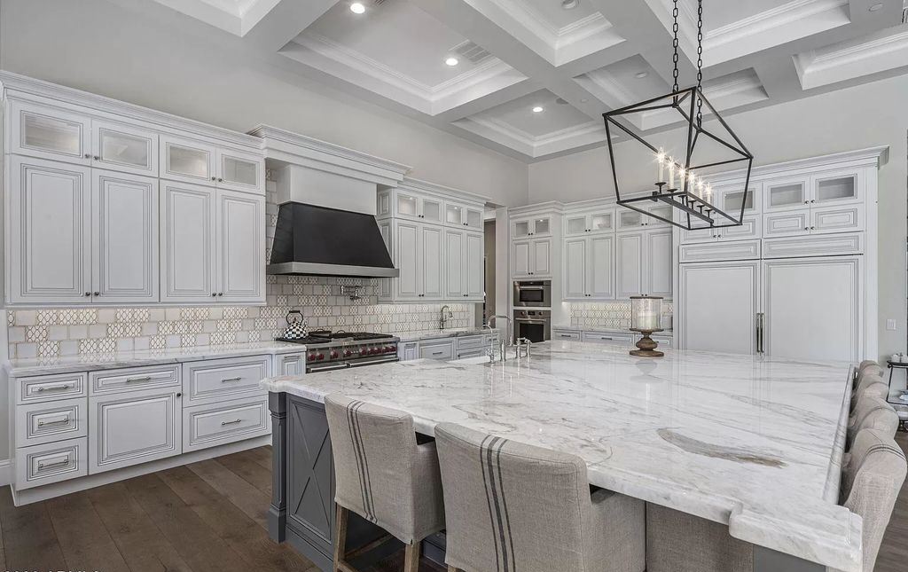 The Home in Paradise Valley, a beautifully transitional style residence offers gorgeous finishes and high quality craftsmanship and a resort-like backyard. This home located at 9236 N 53rd Pl, Paradise Valley, Arizona.