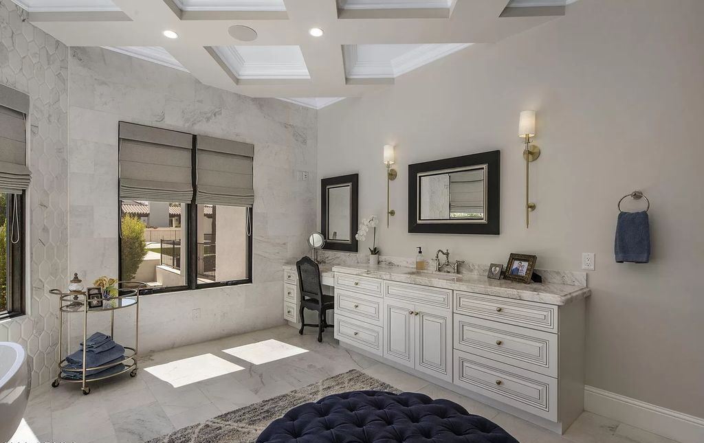 The Home in Paradise Valley, a beautifully transitional style residence offers gorgeous finishes and high quality craftsmanship and a resort-like backyard. This home located at 9236 N 53rd Pl, Paradise Valley, Arizona.