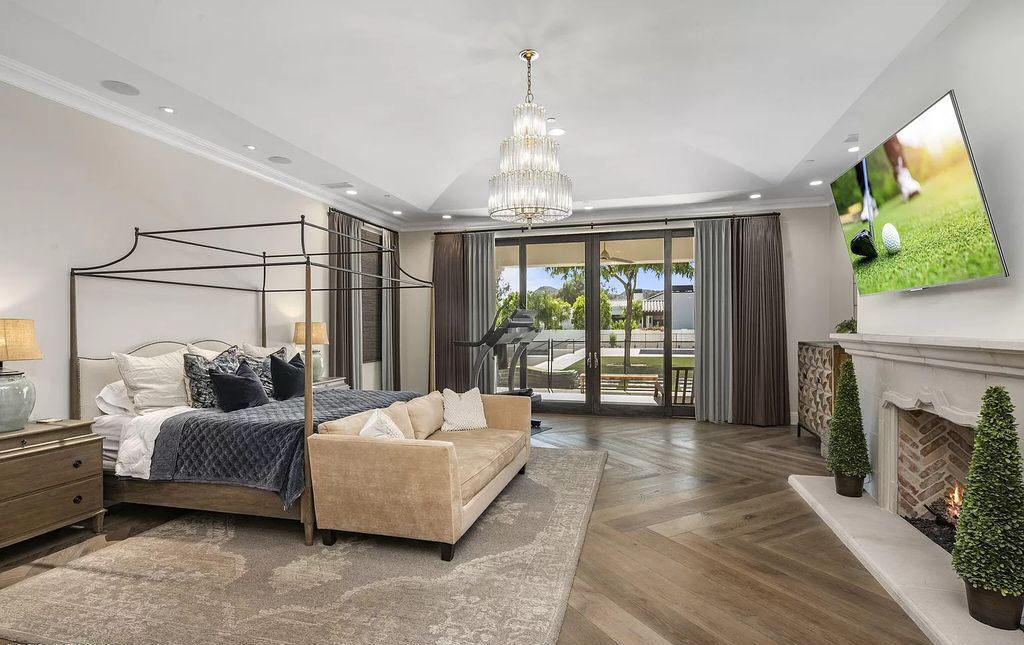 The Home in Paradise Valley, a beautifully transitional style residence offers gorgeous finishes and high quality craftsmanship and a resort-like backyard. This home located at 9236 N 53rd Pl, Paradise Valley, Arizona.