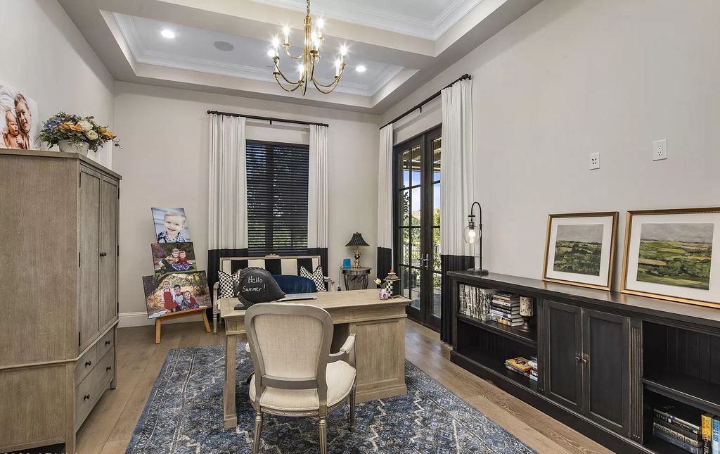 The Home in Paradise Valley, a beautifully transitional style residence offers gorgeous finishes and high quality craftsmanship and a resort-like backyard. This home located at 9236 N 53rd Pl, Paradise Valley, Arizona.
