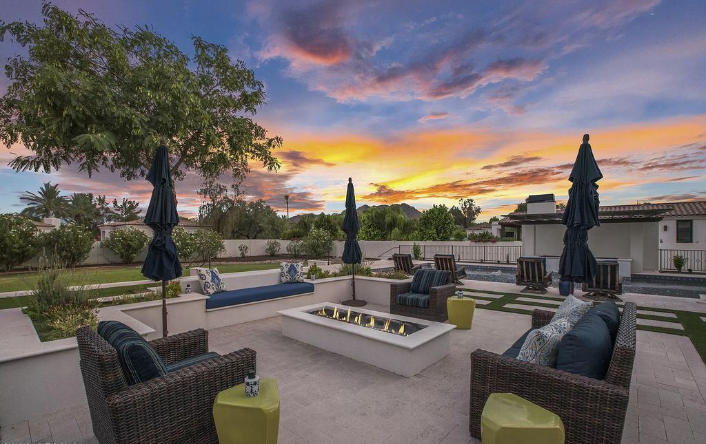 The Home in Paradise Valley, a beautifully transitional style residence offers gorgeous finishes and high quality craftsmanship and a resort-like backyard. This home located at 9236 N 53rd Pl, Paradise Valley, Arizona.