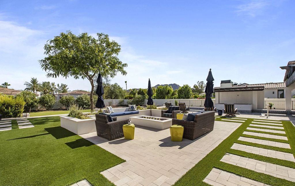 The Home in Paradise Valley, a beautifully transitional style residence offers gorgeous finishes and high quality craftsmanship and a resort-like backyard. This home located at 9236 N 53rd Pl, Paradise Valley, Arizona.