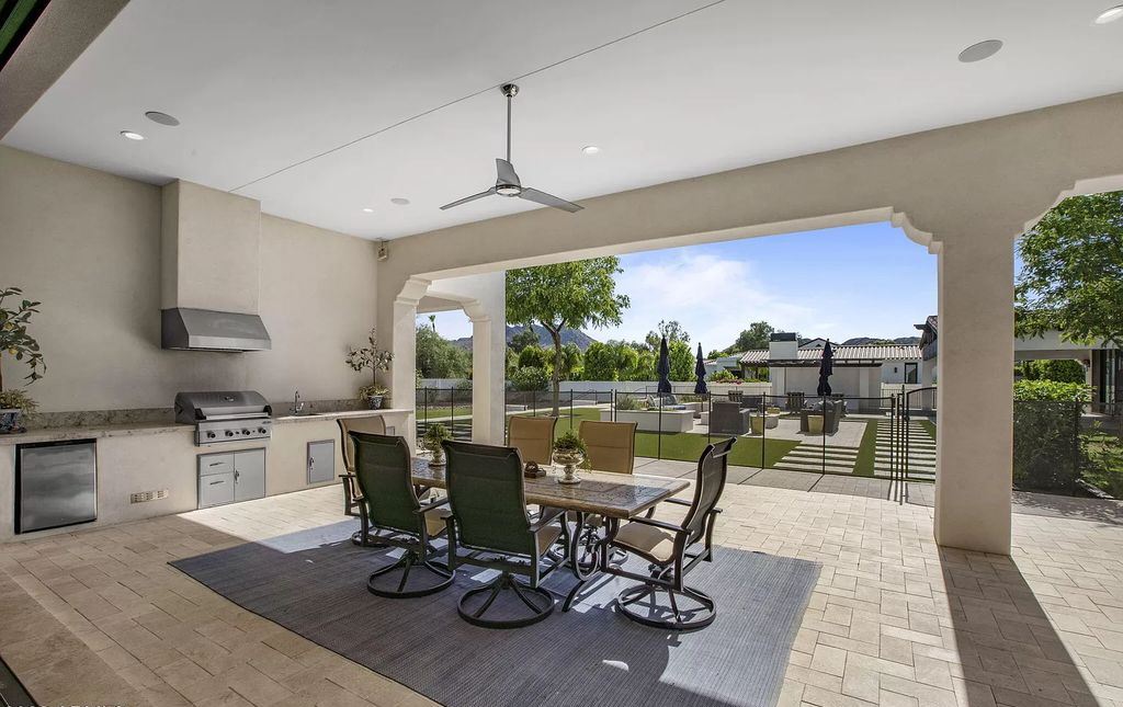 The Home in Paradise Valley, a beautifully transitional style residence offers gorgeous finishes and high quality craftsmanship and a resort-like backyard. This home located at 9236 N 53rd Pl, Paradise Valley, Arizona.