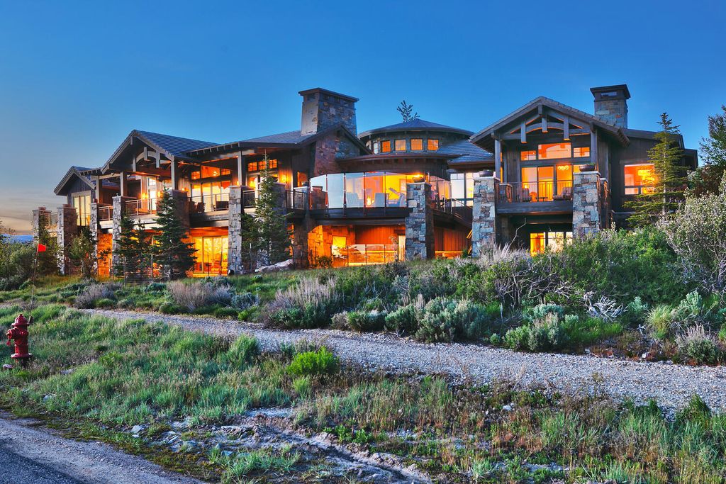 The Home in Park City, a spectacular mountain view residence designed by 4C Design Group and meticulously built by Douglas Knight perfect for parties and family gatherings is now available for sale. This home located at 9021 N Promontory Summit Dr, Park City, Utah