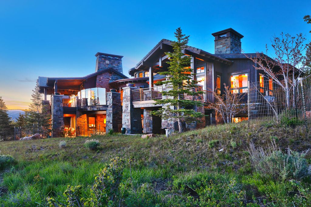 The Home in Park City, a spectacular mountain view residence designed by 4C Design Group and meticulously built by Douglas Knight perfect for parties and family gatherings is now available for sale. This home located at 9021 N Promontory Summit Dr, Park City, Utah
