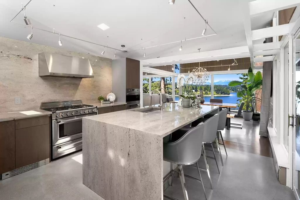The House in Bainbridge Island is designed as the family home of renowned engineer Jack Christiansen, now available for sale. This home located at 7799 Hansen Road NE, Bainbridge Island, Washington