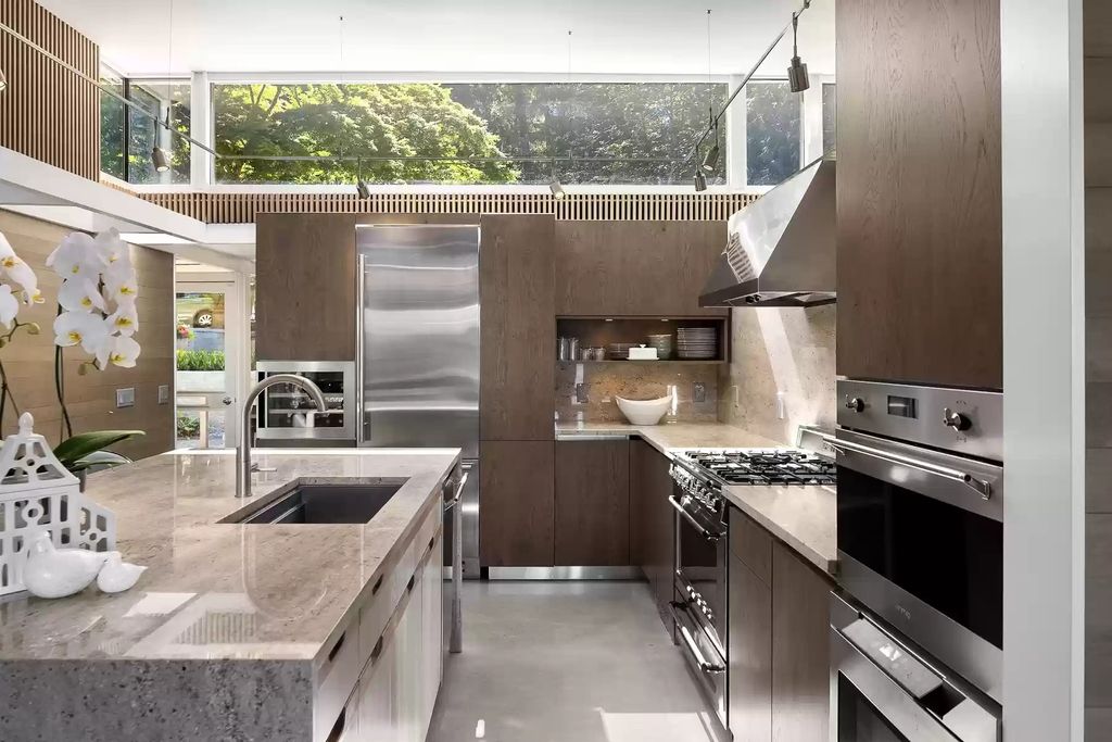 The House in Bainbridge Island is designed as the family home of renowned engineer Jack Christiansen, now available for sale. This home located at 7799 Hansen Road NE, Bainbridge Island, Washington