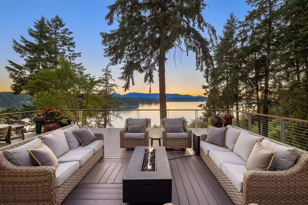 The House in Bainbridge Island is designed as the family home of renowned engineer Jack Christiansen, now available for sale. This home located at 7799 Hansen Road NE, Bainbridge Island, Washington