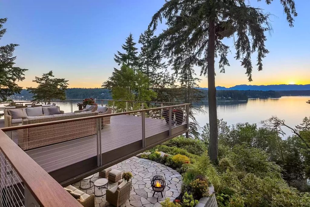 The House in Bainbridge Island is designed as the family home of renowned engineer Jack Christiansen, now available for sale. This home located at 7799 Hansen Road NE, Bainbridge Island, Washington