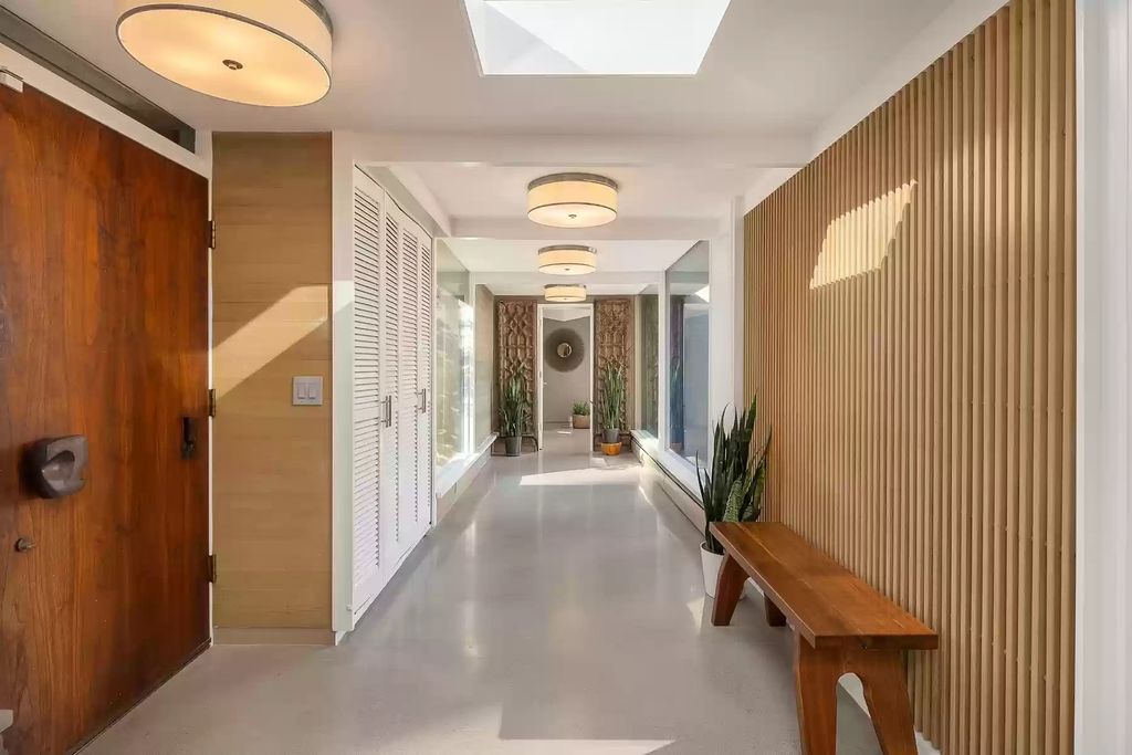 The House in Bainbridge Island is designed as the family home of renowned engineer Jack Christiansen, now available for sale. This home located at 7799 Hansen Road NE, Bainbridge Island, Washington