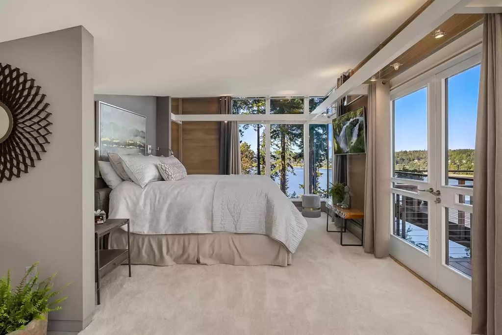 The House in Bainbridge Island is designed as the family home of renowned engineer Jack Christiansen, now available for sale. This home located at 7799 Hansen Road NE, Bainbridge Island, Washington