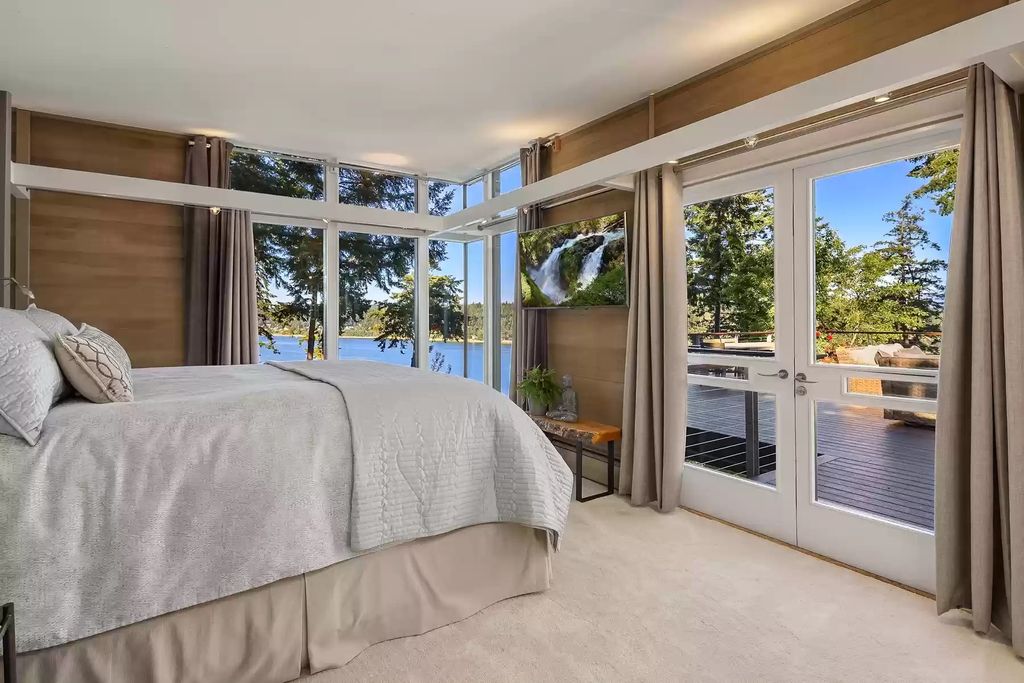 The House in Bainbridge Island is designed as the family home of renowned engineer Jack Christiansen, now available for sale. This home located at 7799 Hansen Road NE, Bainbridge Island, Washington