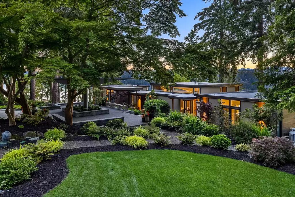 The House in Bainbridge Island is designed as the family home of renowned engineer Jack Christiansen, now available for sale. This home located at 7799 Hansen Road NE, Bainbridge Island, Washington
