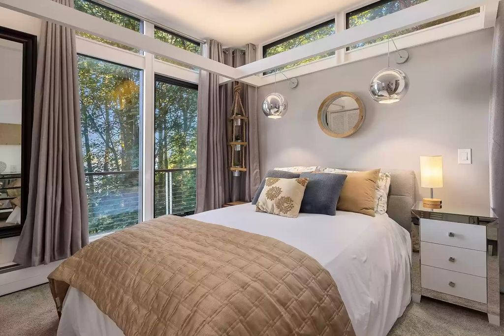 The House in Bainbridge Island is designed as the family home of renowned engineer Jack Christiansen, now available for sale. This home located at 7799 Hansen Road NE, Bainbridge Island, Washington