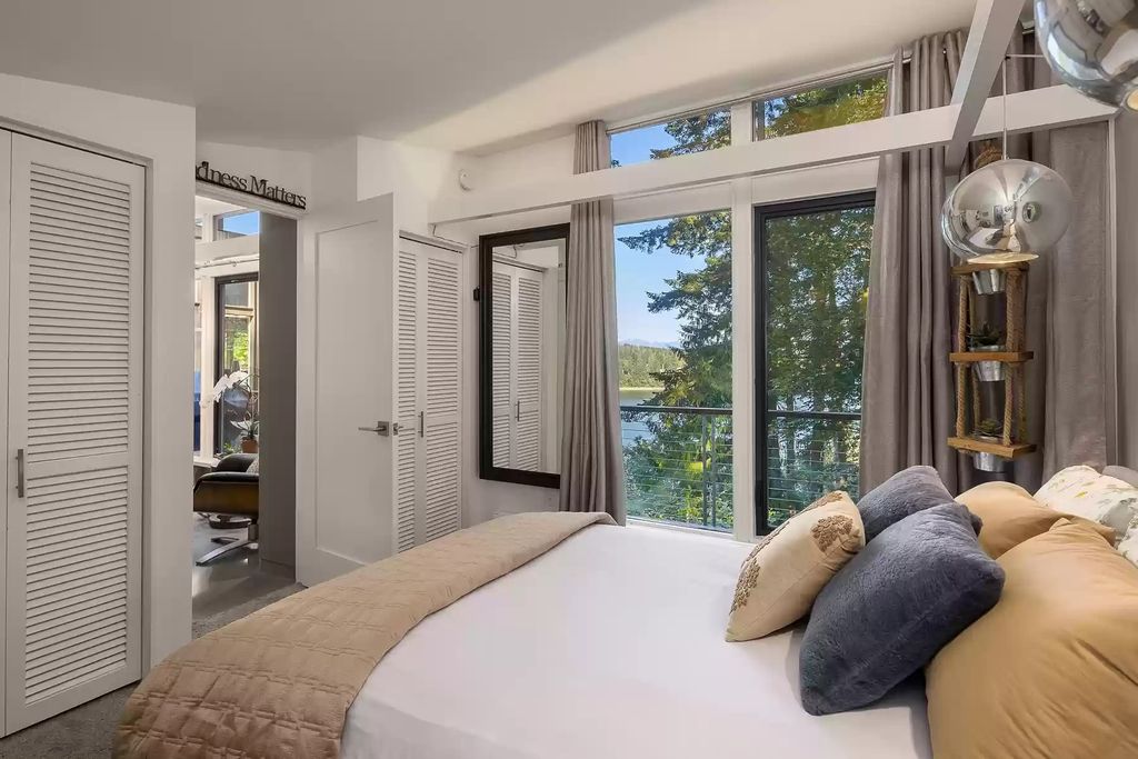 The House in Bainbridge Island is designed as the family home of renowned engineer Jack Christiansen, now available for sale. This home located at 7799 Hansen Road NE, Bainbridge Island, Washington