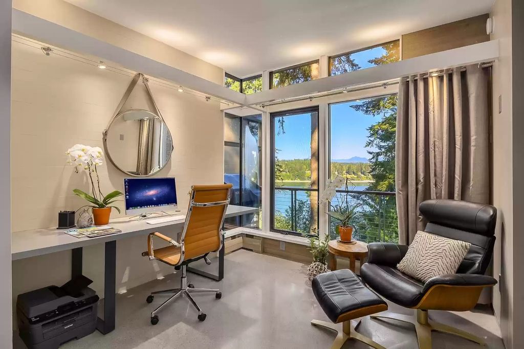The House in Bainbridge Island is designed as the family home of renowned engineer Jack Christiansen, now available for sale. This home located at 7799 Hansen Road NE, Bainbridge Island, Washington