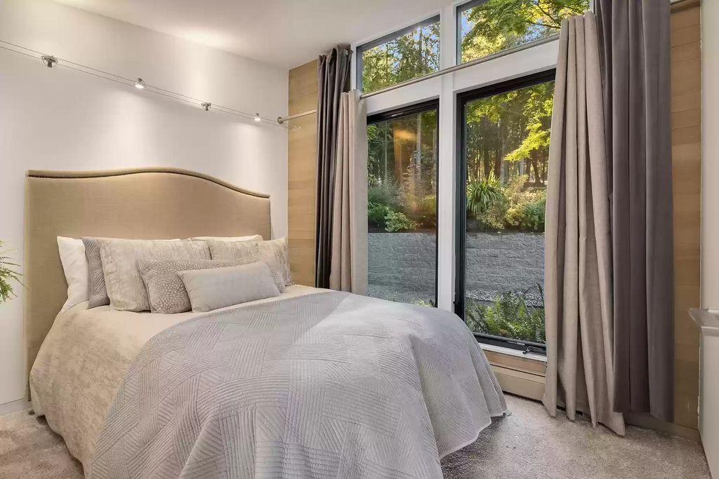 The House in Bainbridge Island is designed as the family home of renowned engineer Jack Christiansen, now available for sale. This home located at 7799 Hansen Road NE, Bainbridge Island, Washington