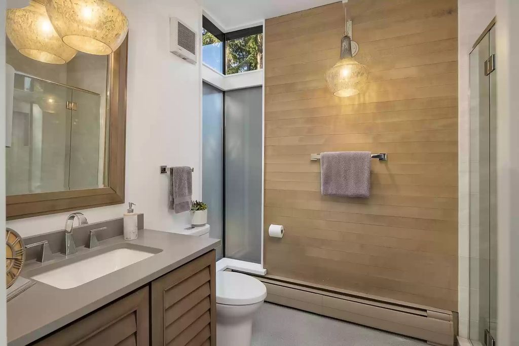 The House in Bainbridge Island is designed as the family home of renowned engineer Jack Christiansen, now available for sale. This home located at 7799 Hansen Road NE, Bainbridge Island, Washington