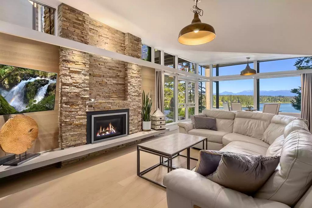 The House in Bainbridge Island is designed as the family home of renowned engineer Jack Christiansen, now available for sale. This home located at 7799 Hansen Road NE, Bainbridge Island, Washington