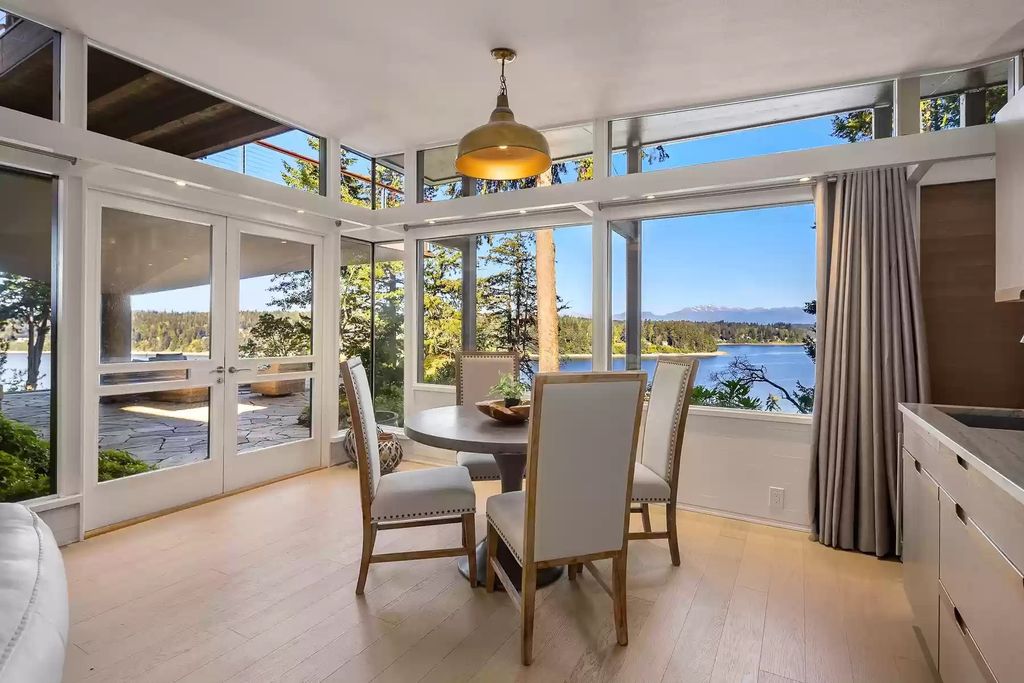 The House in Bainbridge Island is designed as the family home of renowned engineer Jack Christiansen, now available for sale. This home located at 7799 Hansen Road NE, Bainbridge Island, Washington