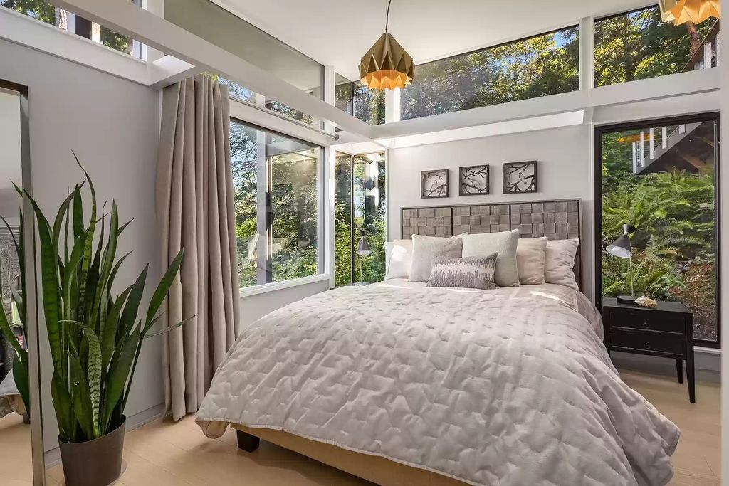 The House in Bainbridge Island is designed as the family home of renowned engineer Jack Christiansen, now available for sale. This home located at 7799 Hansen Road NE, Bainbridge Island, Washington