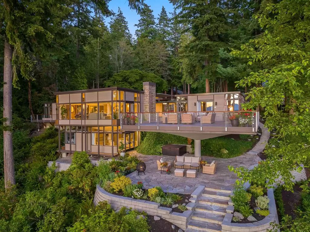 The House in Bainbridge Island is designed as the family home of renowned engineer Jack Christiansen, now available for sale. This home located at 7799 Hansen Road NE, Bainbridge Island, Washington