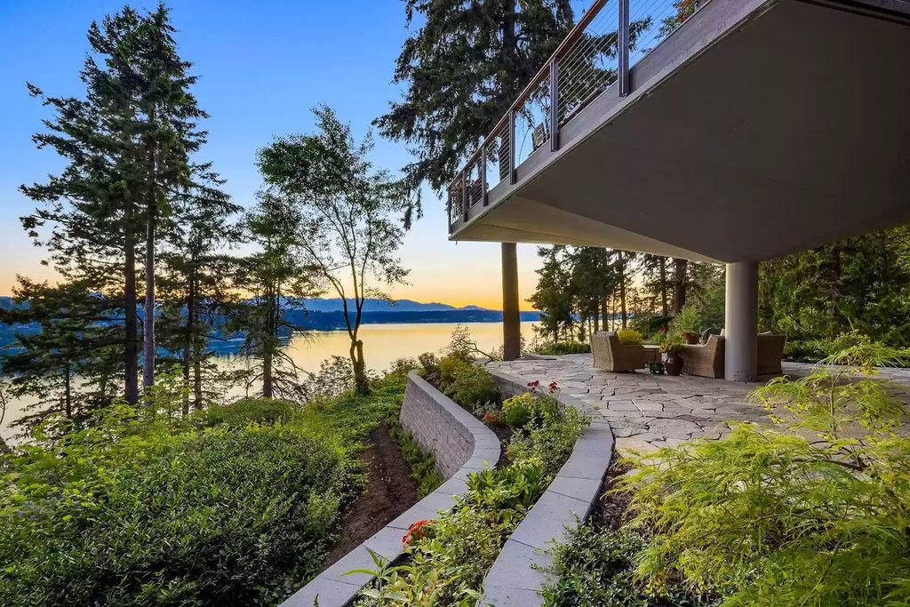 The House in Bainbridge Island is designed as the family home of renowned engineer Jack Christiansen, now available for sale. This home located at 7799 Hansen Road NE, Bainbridge Island, Washington