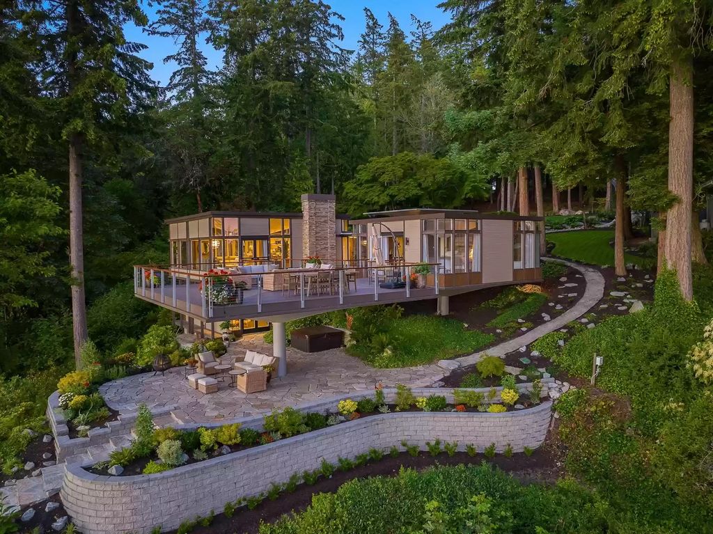 The House in Bainbridge Island is designed as the family home of renowned engineer Jack Christiansen, now available for sale. This home located at 7799 Hansen Road NE, Bainbridge Island, Washington