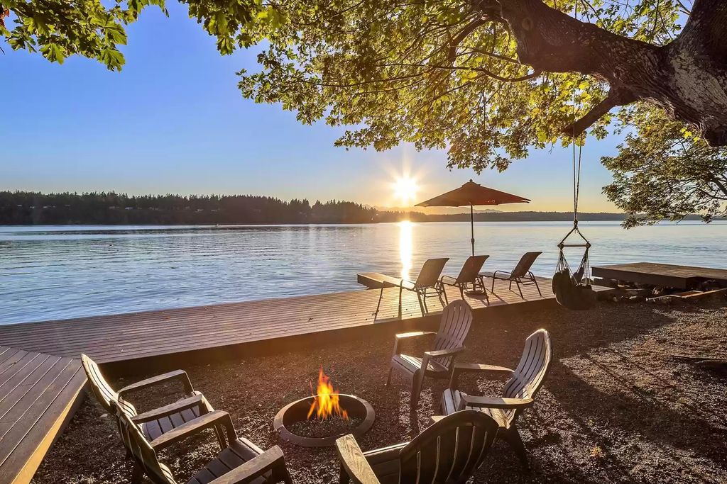 The House in Bainbridge Island is designed as the family home of renowned engineer Jack Christiansen, now available for sale. This home located at 7799 Hansen Road NE, Bainbridge Island, Washington
