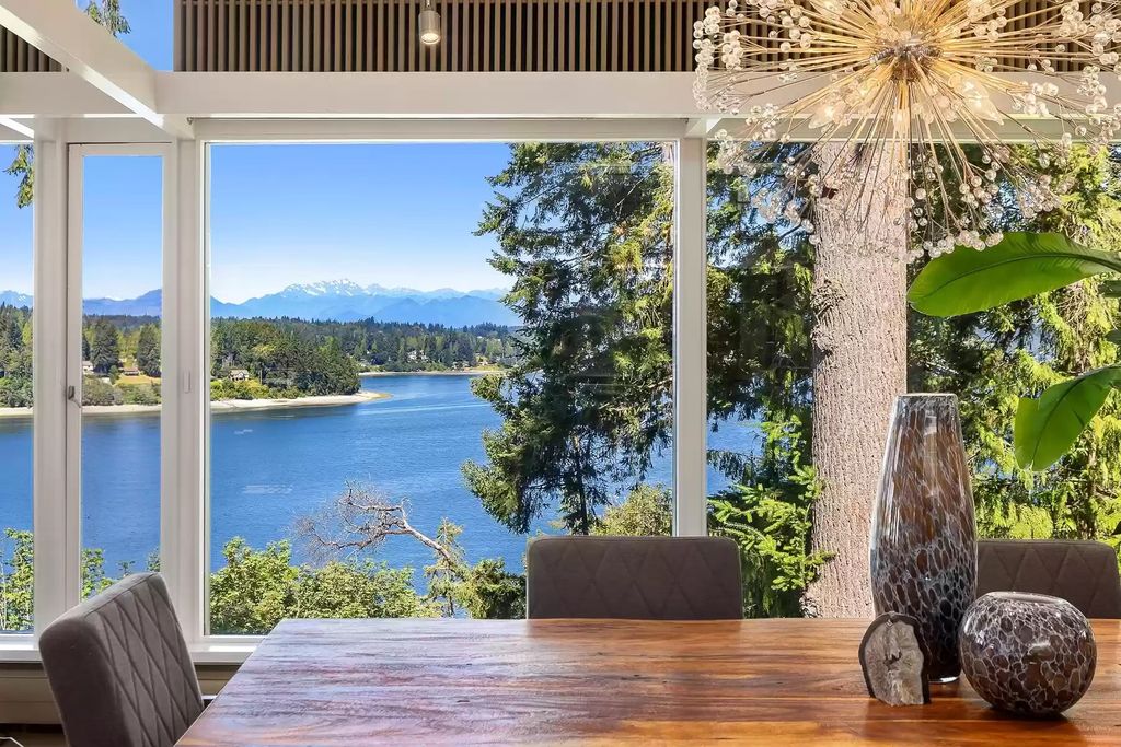 The House in Bainbridge Island is designed as the family home of renowned engineer Jack Christiansen, now available for sale. This home located at 7799 Hansen Road NE, Bainbridge Island, Washington