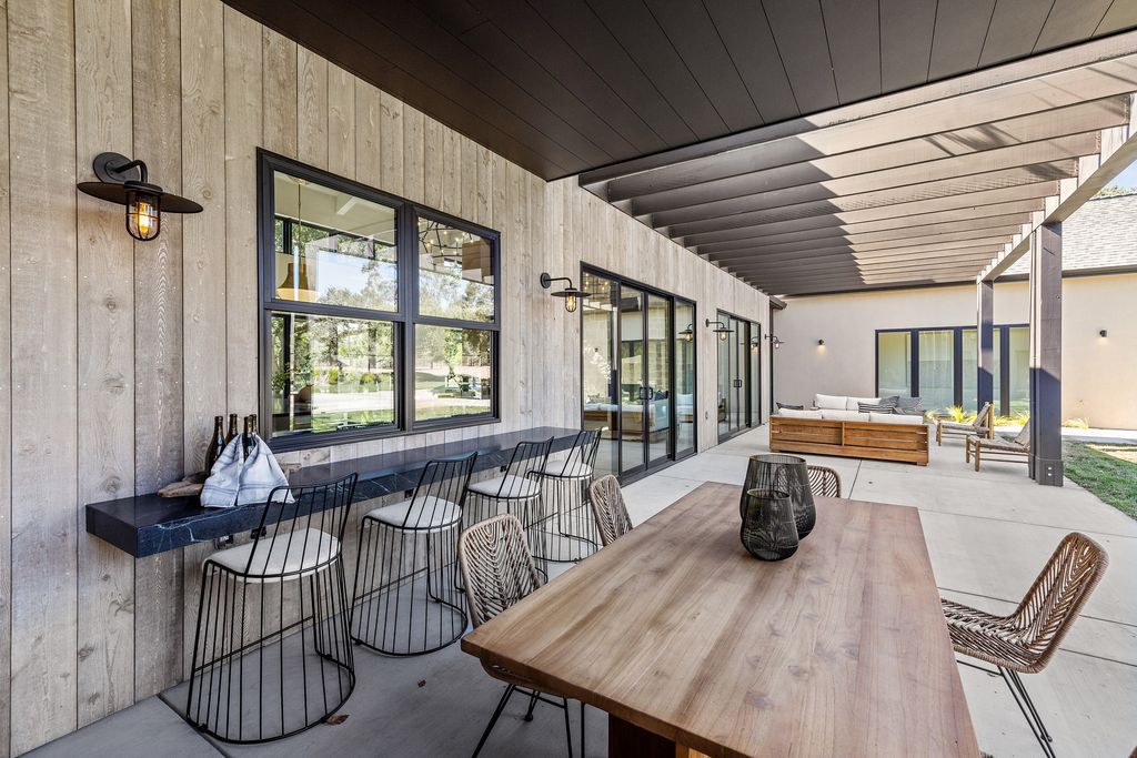 The Home in Sonoma, a beautiful Oak studded parcel with privacy, lush landscaping, in-ground pool, solar, and gated entry is now available for sale. This home located at 21706 Hyde Rd, Sonoma, California