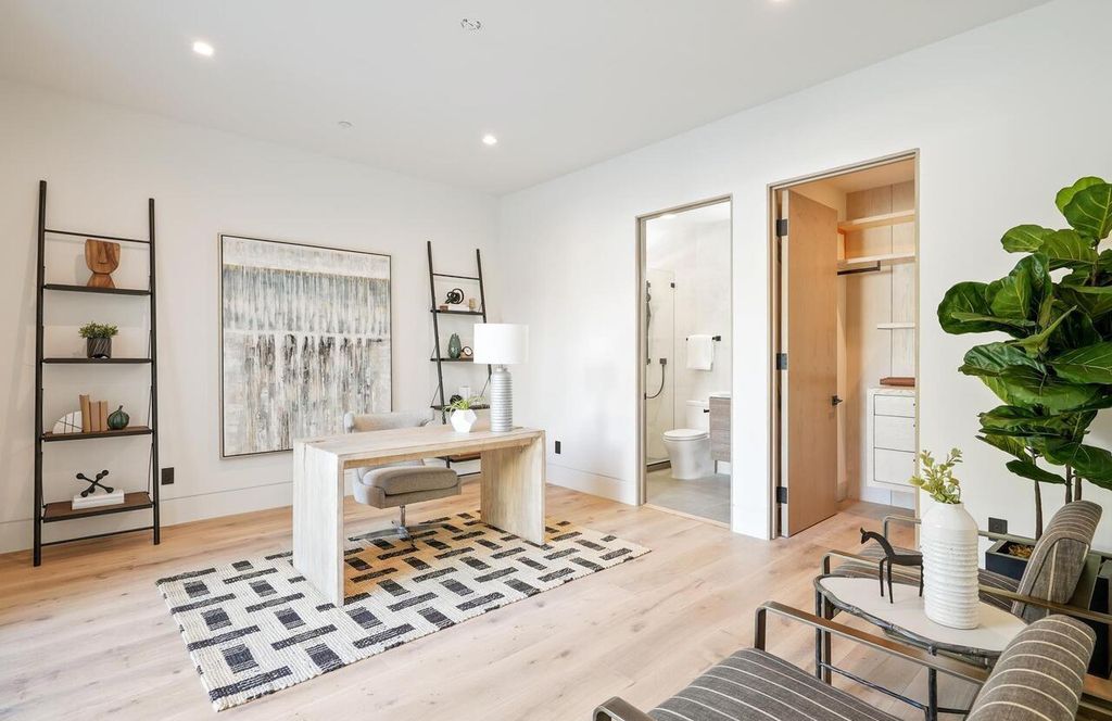 The Masterpiece in La Jolla, a lower West Muirlands new estate showcase panoramic ocean, golf course and coastline views to Dana Point is now available for sale. This home located at 1011 Muirlands Vista Way, La Jolla, California