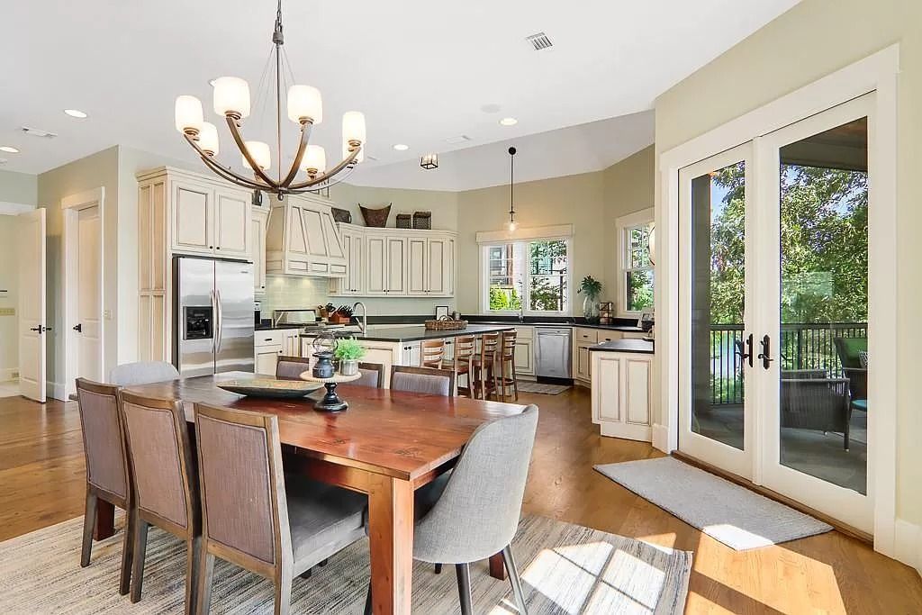 The Estate in Seneca is a luxurious home featuring ample space and fluent design for countless entertaining now available for sale. This home located at 319 Greentree Ct, Seneca, South Carolina; offering 04 bedrooms and 06 bathrooms with 5,296 square feet of living spaces. 