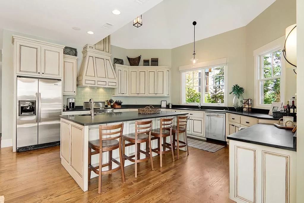 The Estate in Seneca is a luxurious home featuring ample space and fluent design for countless entertaining now available for sale. This home located at 319 Greentree Ct, Seneca, South Carolina; offering 04 bedrooms and 06 bathrooms with 5,296 square feet of living spaces. 