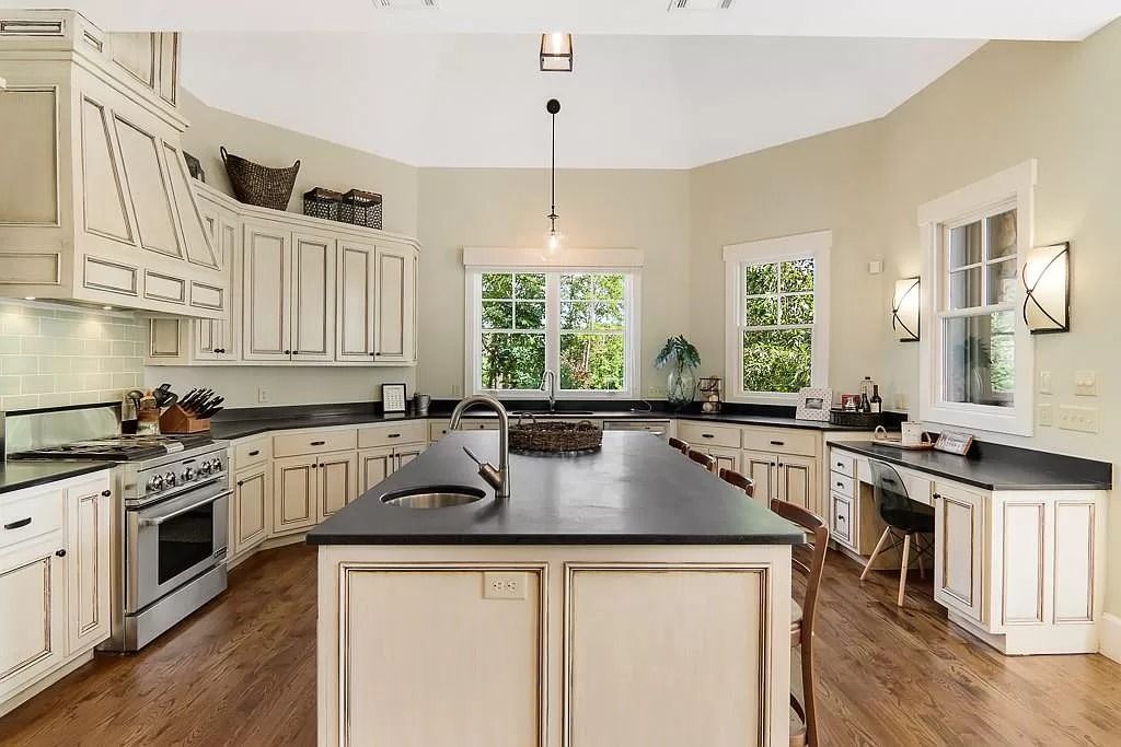The Estate in Seneca is a luxurious home featuring ample space and fluent design for countless entertaining now available for sale. This home located at 319 Greentree Ct, Seneca, South Carolina; offering 04 bedrooms and 06 bathrooms with 5,296 square feet of living spaces. 