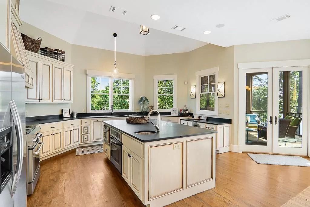 The Estate in Seneca is a luxurious home featuring ample space and fluent design for countless entertaining now available for sale. This home located at 319 Greentree Ct, Seneca, South Carolina; offering 04 bedrooms and 06 bathrooms with 5,296 square feet of living spaces. 