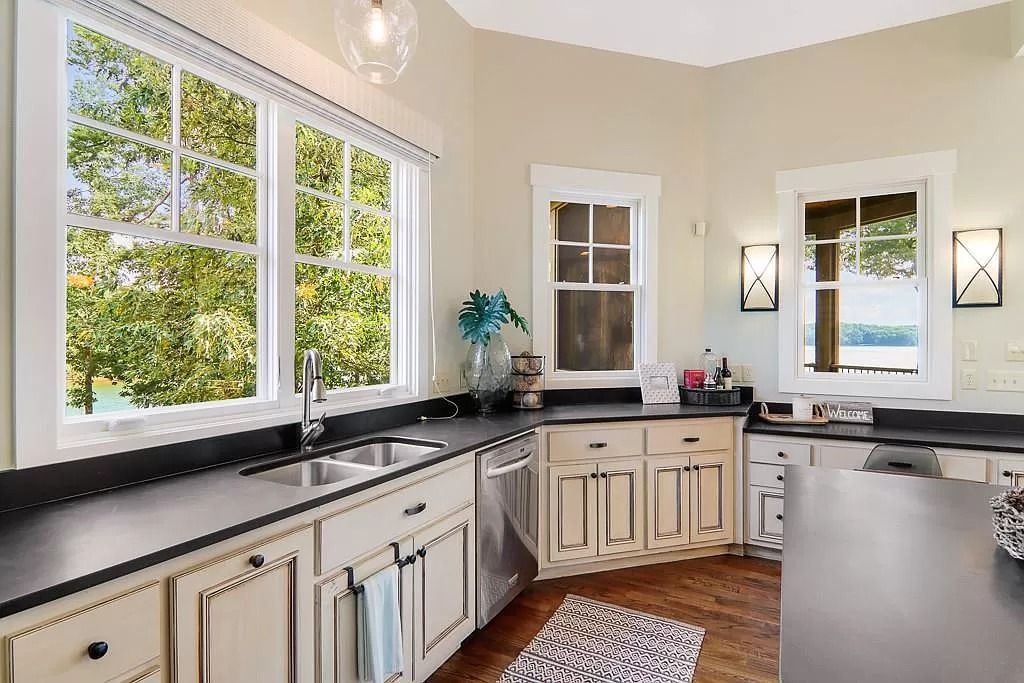 The Estate in Seneca is a luxurious home featuring ample space and fluent design for countless entertaining now available for sale. This home located at 319 Greentree Ct, Seneca, South Carolina; offering 04 bedrooms and 06 bathrooms with 5,296 square feet of living spaces. 